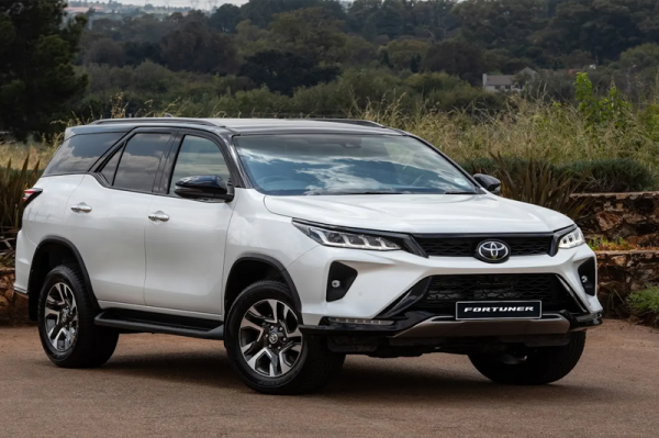 Toyota Fortuner SUV — تويوتا فورتشنر بيضاء